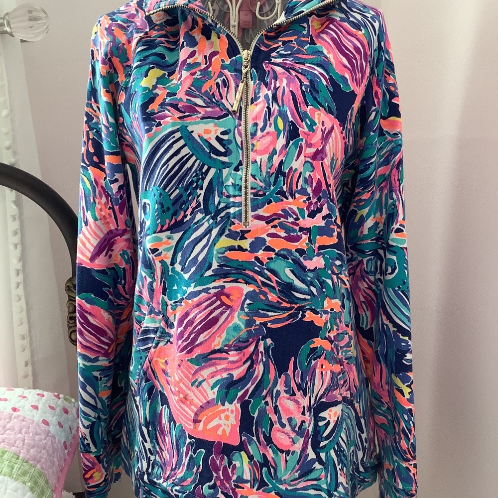 Lilly Pulitzer Popover.  Size XS.    Bonus.  Extra zipper pull